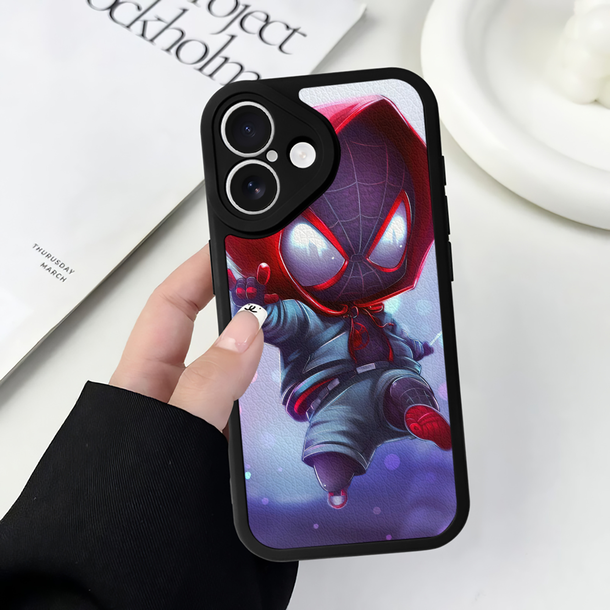 Spider Man スパイダーマン 【iPhone 16シリーズ対応】シリコンスマホケース（レザー調） 材質：シリコン